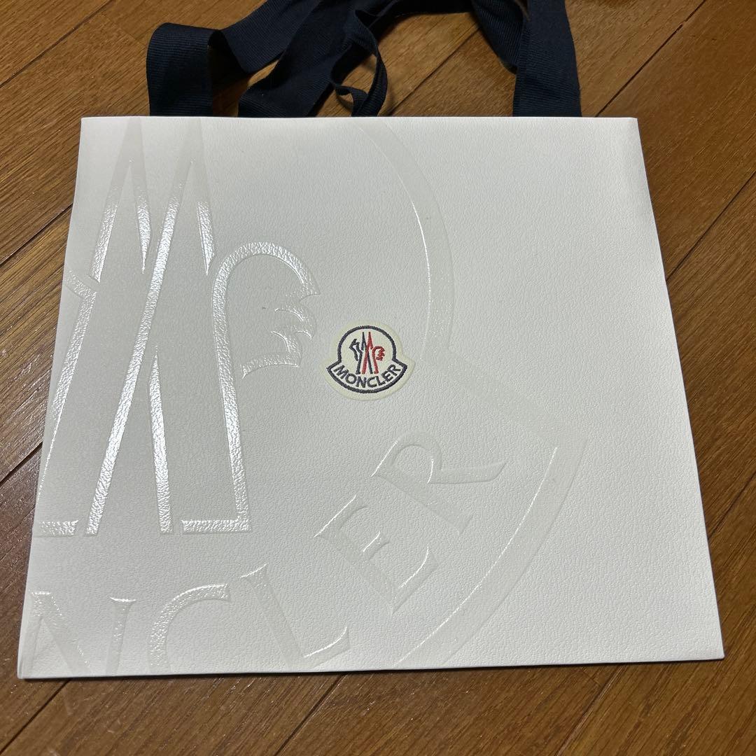 メグMONCLER 黒 ニット帽　　未使用