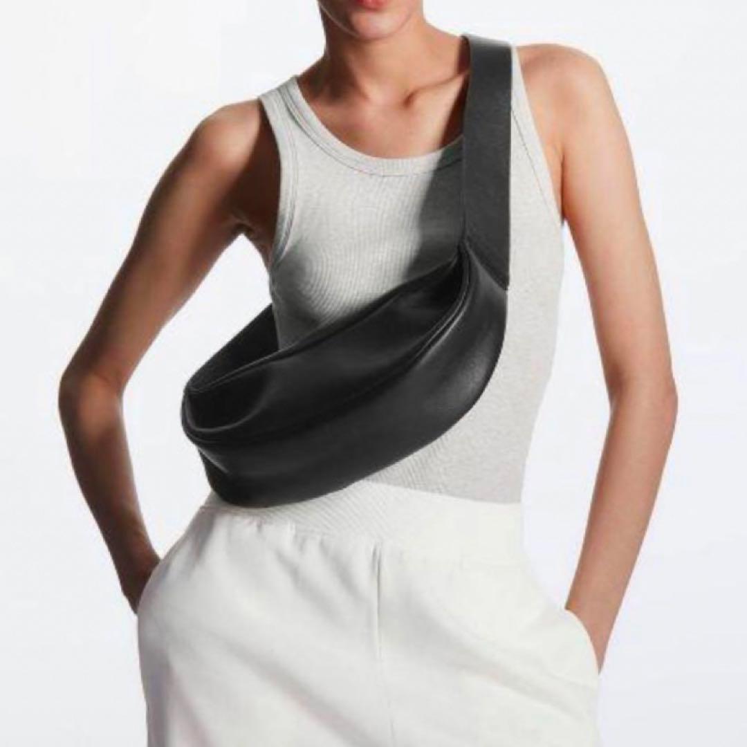 COS コスレザープリーツベルトパックレザーレザーバッグブラック