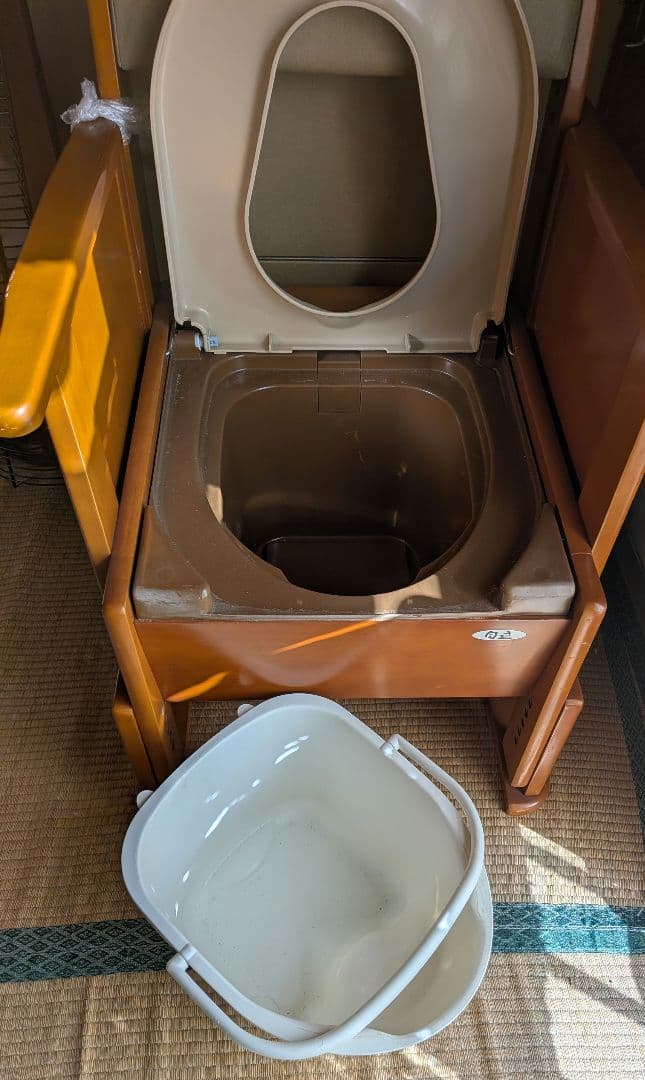 美品 未使用 高級 天然木♪ 介護 家具調トイレ コンパクト ポータブル