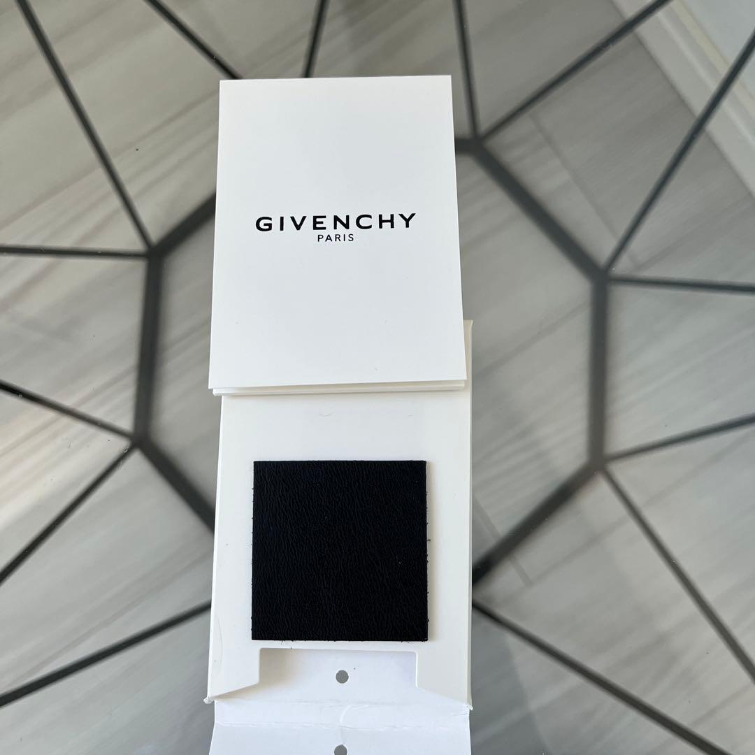 ジバンシィ カーフレザー ボディバッグ【美品】