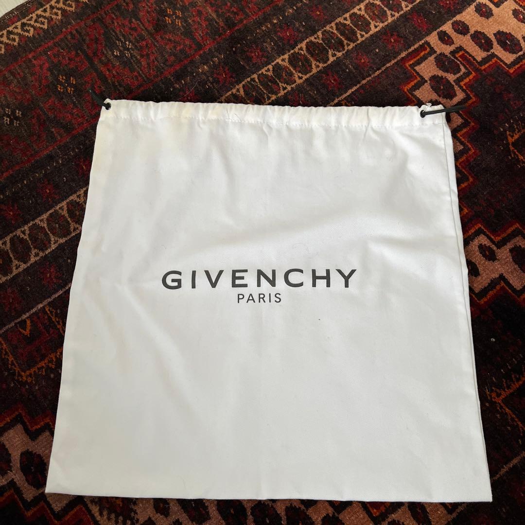 ジバンシィ カーフレザー ボディバッグ【美品】