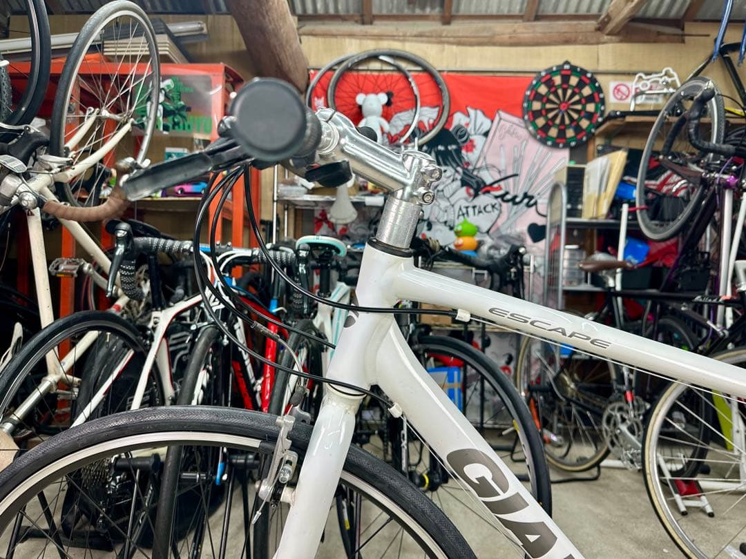 エスケープR3 基本分解発送送料無料！近県の方完成車直接配送等ご相談ください！