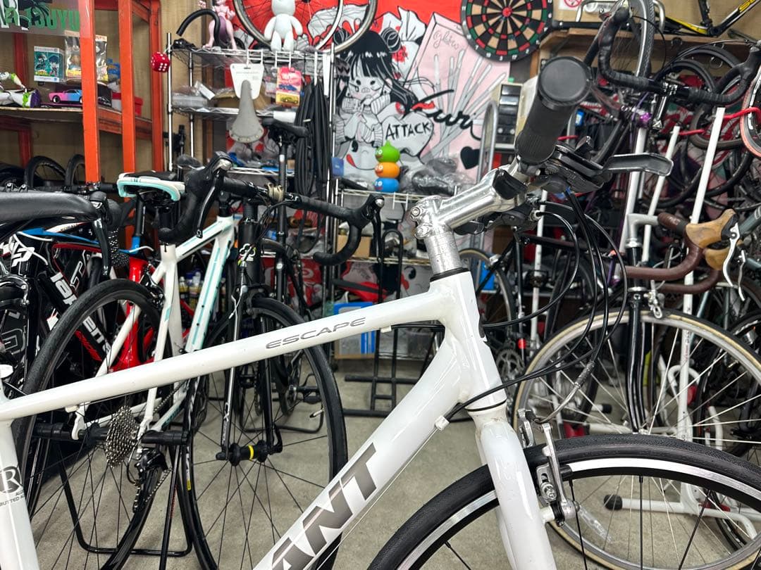 エスケープR3 基本分解発送送料無料！近県の方完成車直接配送等ご相談ください！