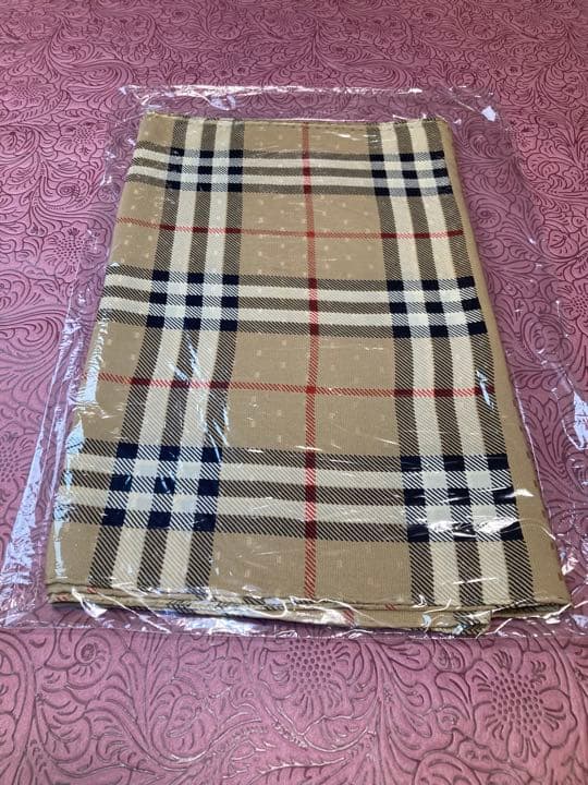 バーバリー◎シルクマフラー◎バーバリーチェック◎ベージュ＆ブラック＆レッド◎美品