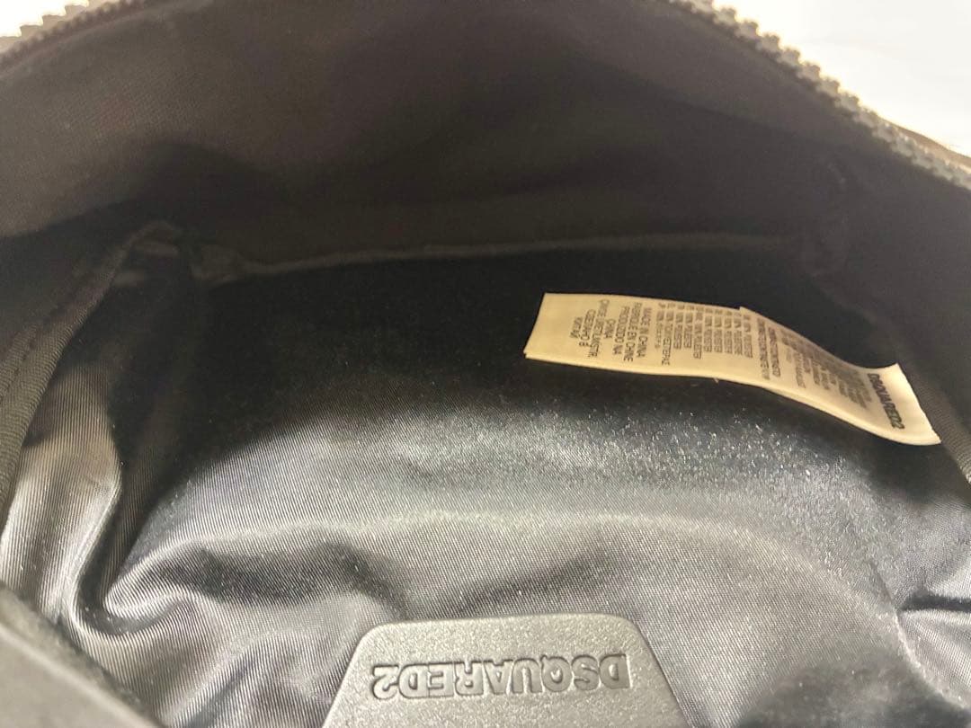 ディースクエアード アイコンボディーバッグ 斜め掛け ポーチ 刺繍 黒 ブラック