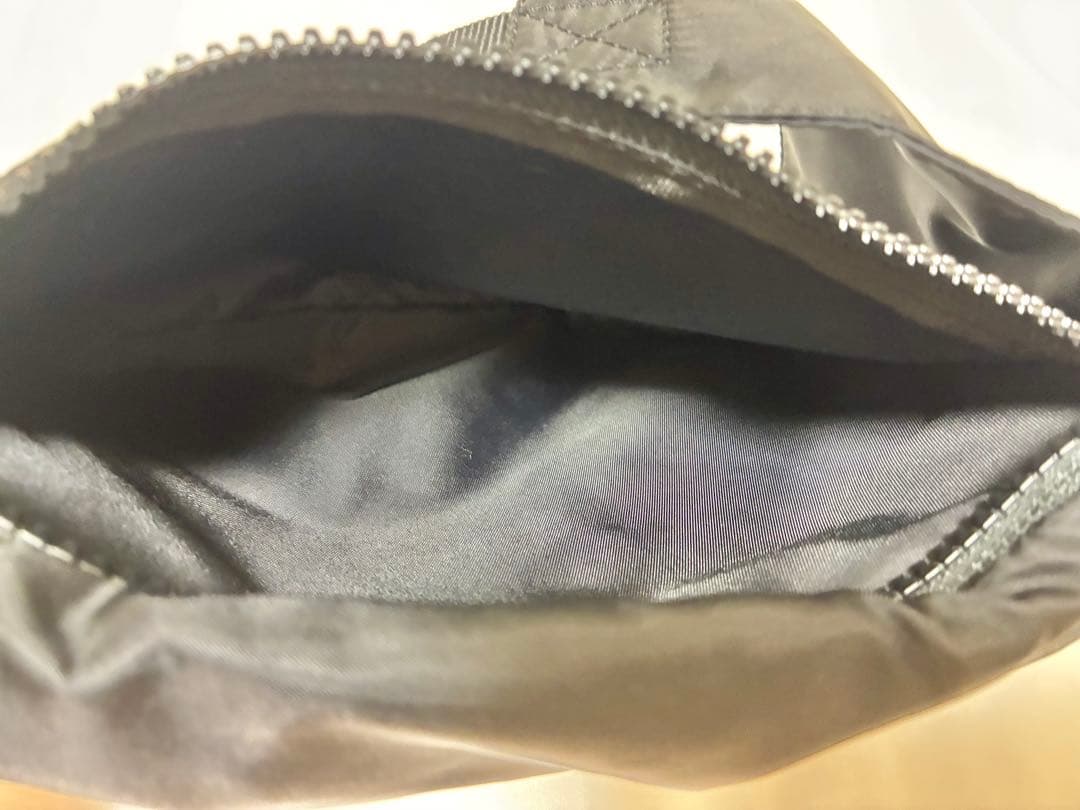 ディースクエアード アイコンボディーバッグ 斜め掛け ポーチ 刺繍 黒 ブラック