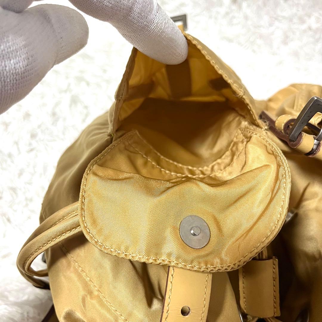 ✨入手困難✨希少カラー PRADA リュック 三角ロゴプレート ベージュ 巾着型