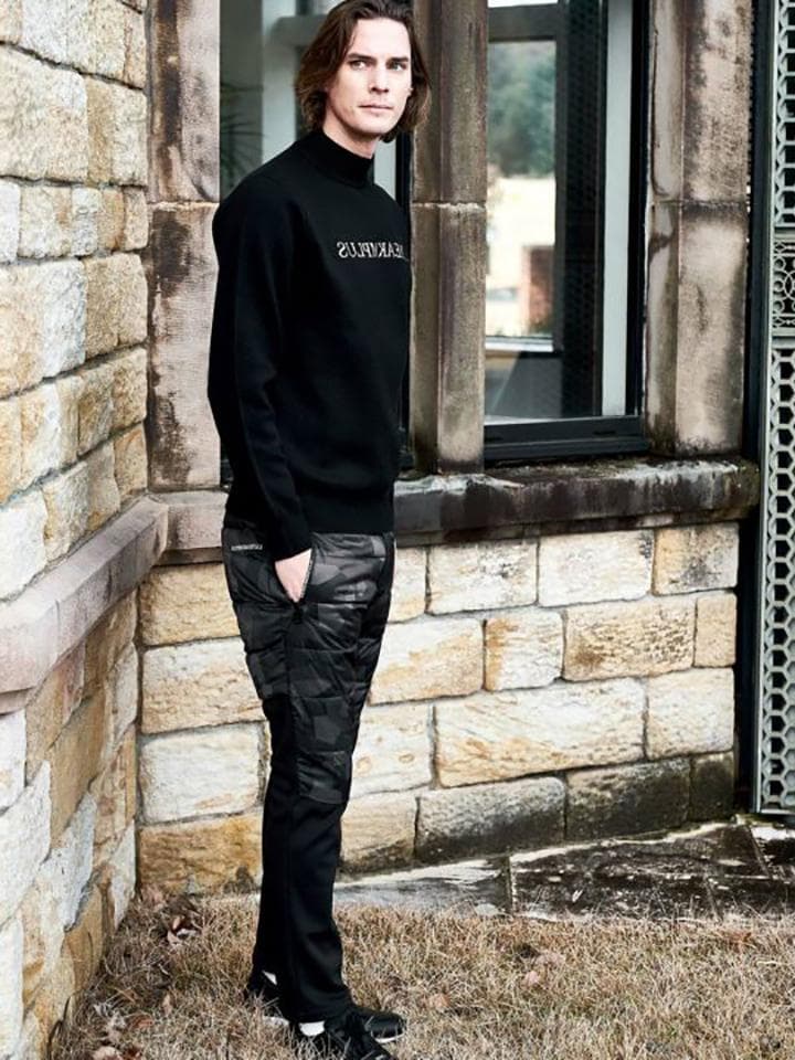 LUXEAKMPLUS / 23AW フロントロゴモックネックニット セーター