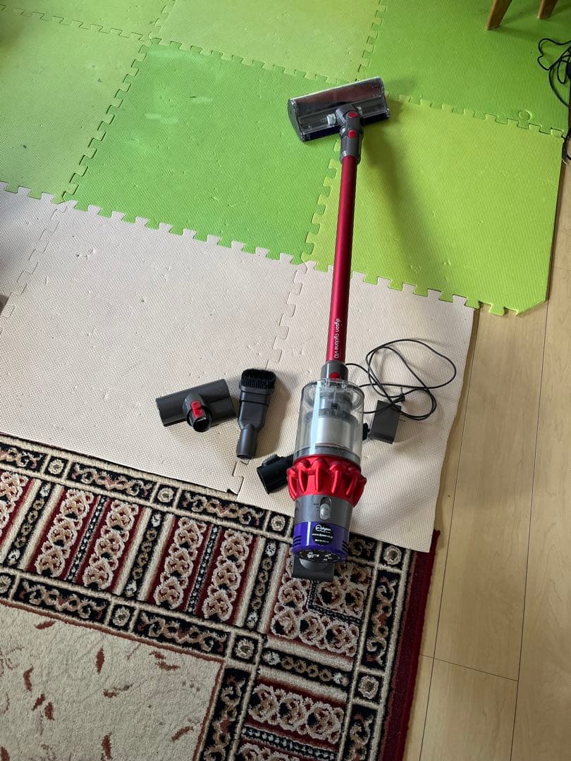 ダイソンSV12コードレスクリーナー