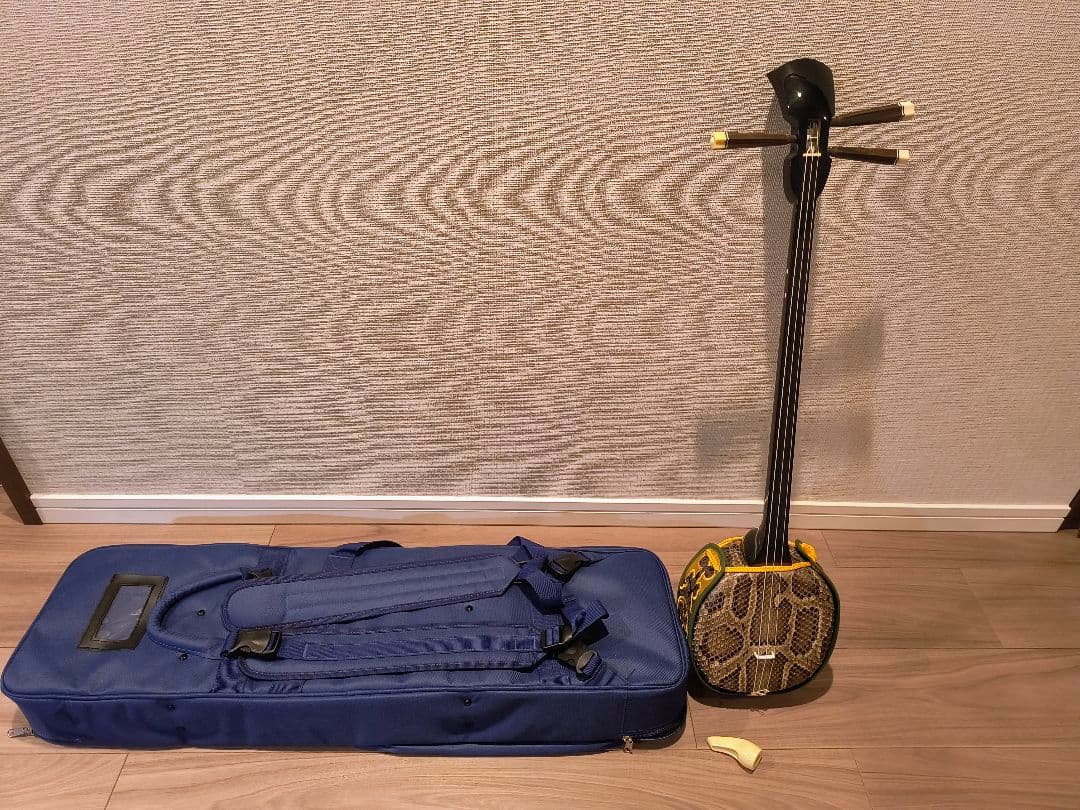 （ほぼ未使用）沖縄 三線 　爪・ケース付き　中古