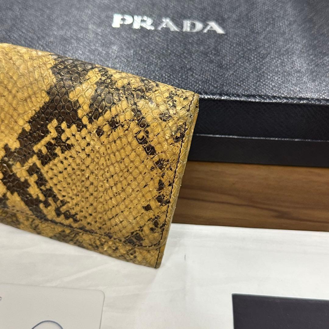 新品同様‼️ 希少　プラダ　PRADA 財布　二つ折り　長財布　パイソン