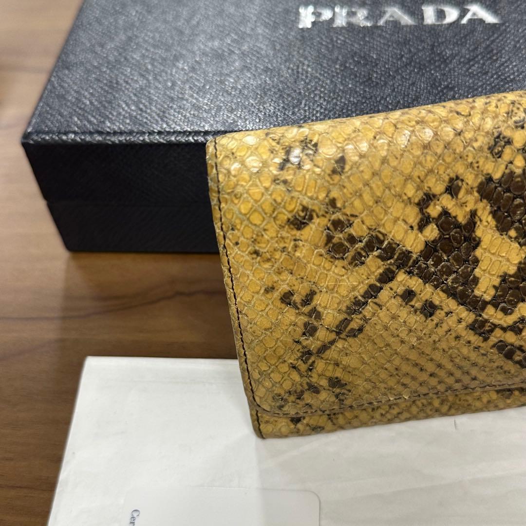 新品同様‼️ 希少　プラダ　PRADA 財布　二つ折り　長財布　パイソン