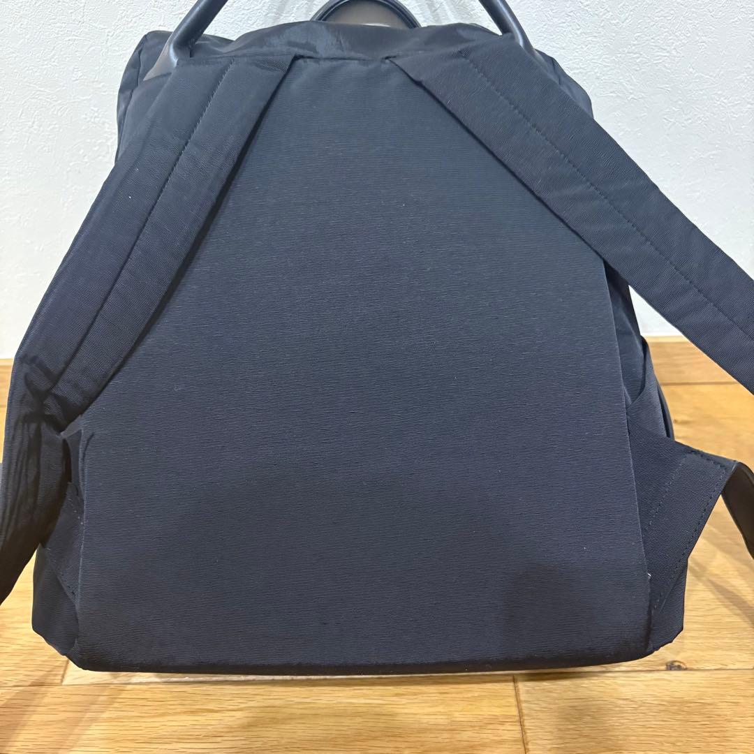 美品　CAMPER カンペール黒 ナイロン リュック通勤　A4収納　ポケット多数