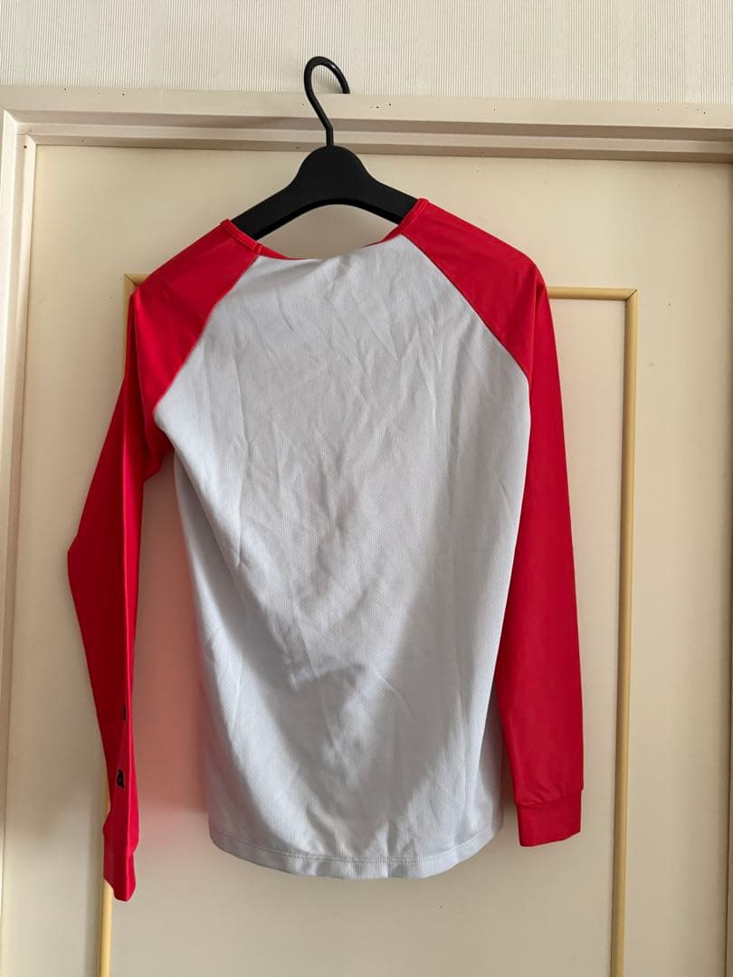 アルチビオレディース長袖UVカットインナー　グレー/レッド