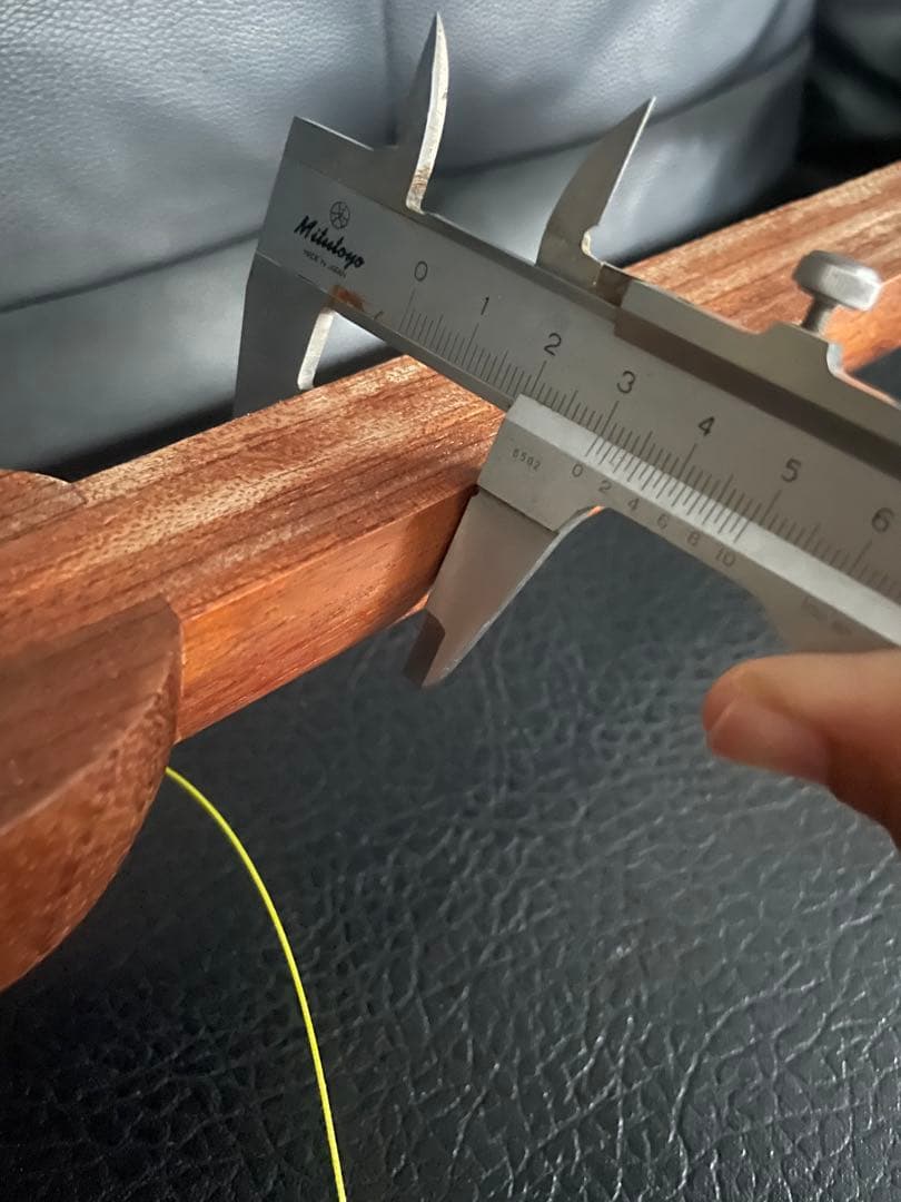 三味線　東さわり　花梨　皮やぶれなし　棹サイズ約30cm ケース付き