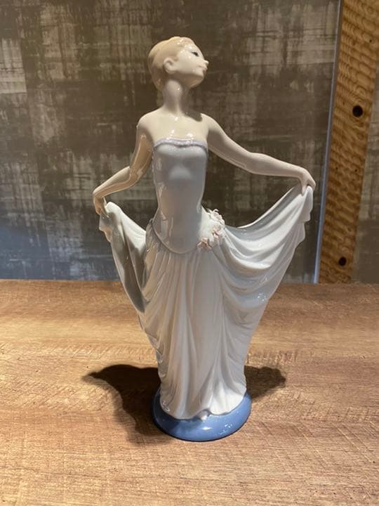 リヤドロ LLADRO 人形 踊る少女 スペシャルバージョン 01007189