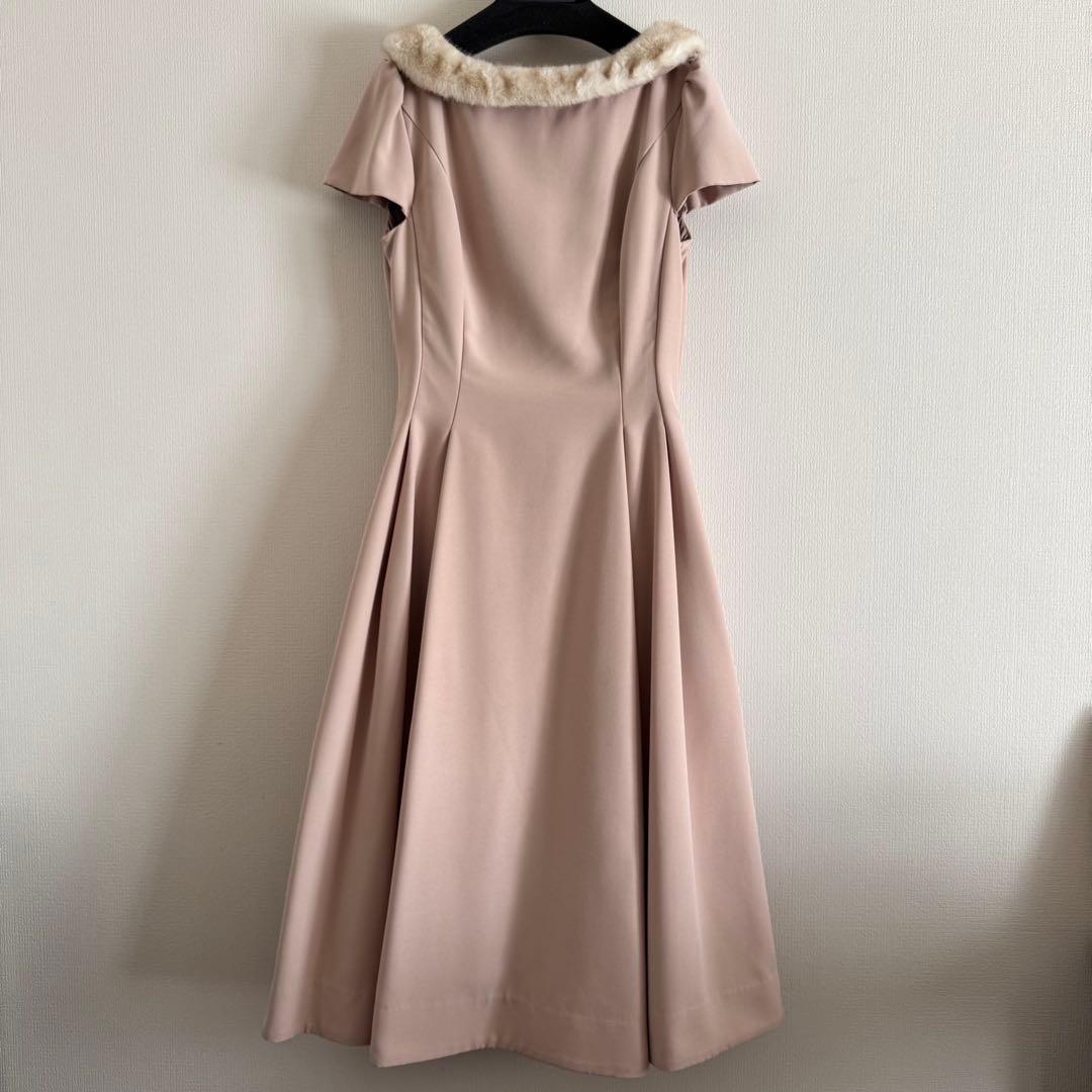 週末値下げ セルフォード ピンクベージュ 半袖 ひざ丈ワンピース ファー襟 38