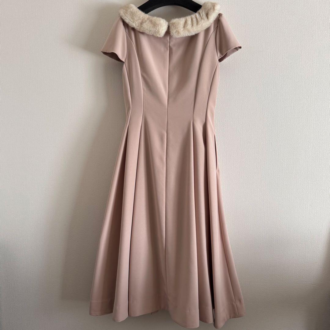 週末値下げ セルフォード ピンクベージュ 半袖 ひざ丈ワンピース ファー襟 38