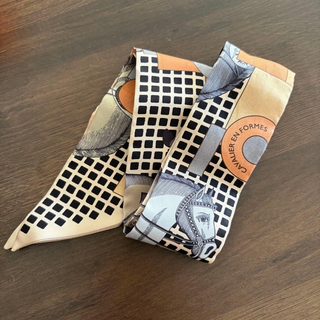 美品 HERMES エルメス ツイリー カヴァリエ・アン・フォルム