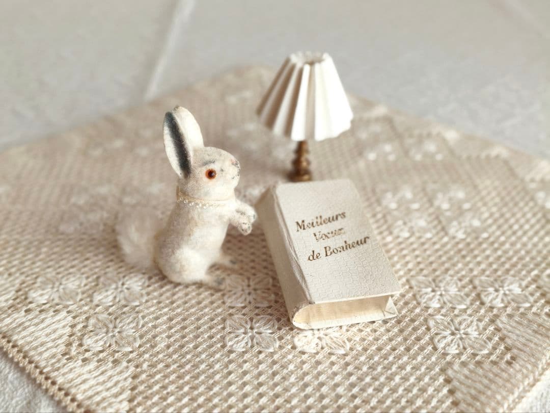 * vintage animal ୨୧ 立ち姿の 可愛い ウサちゃん