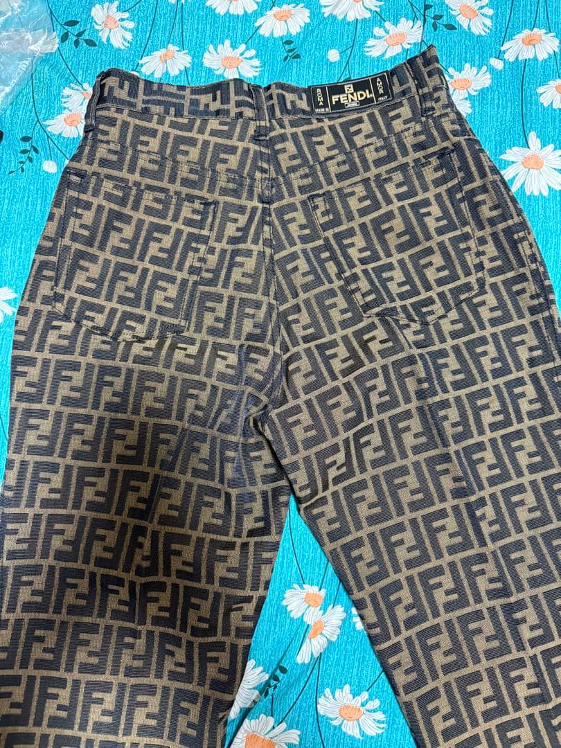 FENDI ロゴパターン ブラウンパンツ