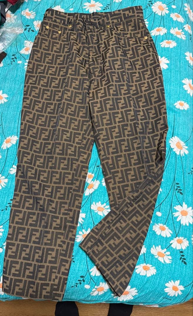 FENDI ロゴパターン ブラウンパンツ