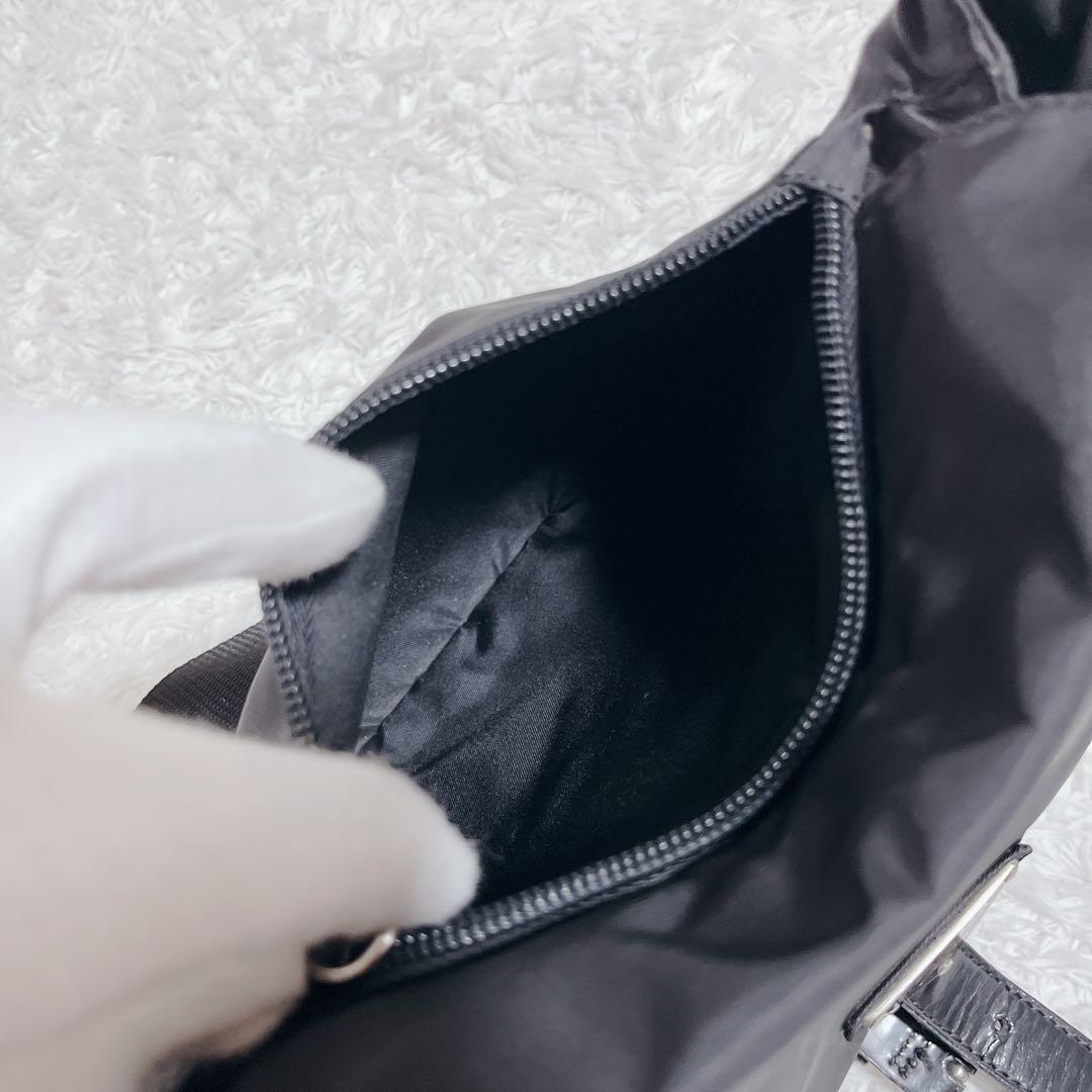 PRADA ショルダーバッグ　カメラバッグ　ナイロン 三角ロゴ 黒　ベルト