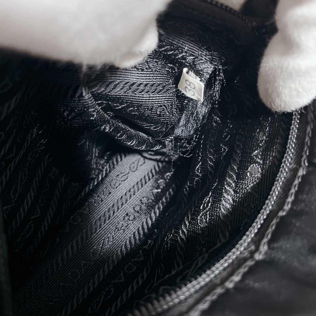 PRADA ショルダーバッグ　カメラバッグ　ナイロン 三角ロゴ 黒　ベルト