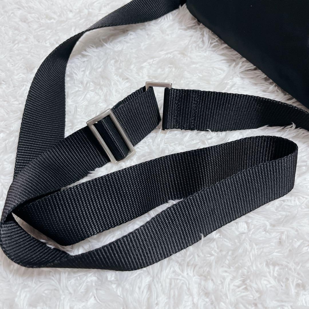 PRADA ショルダーバッグ　カメラバッグ　ナイロン 三角ロゴ 黒　ベルト