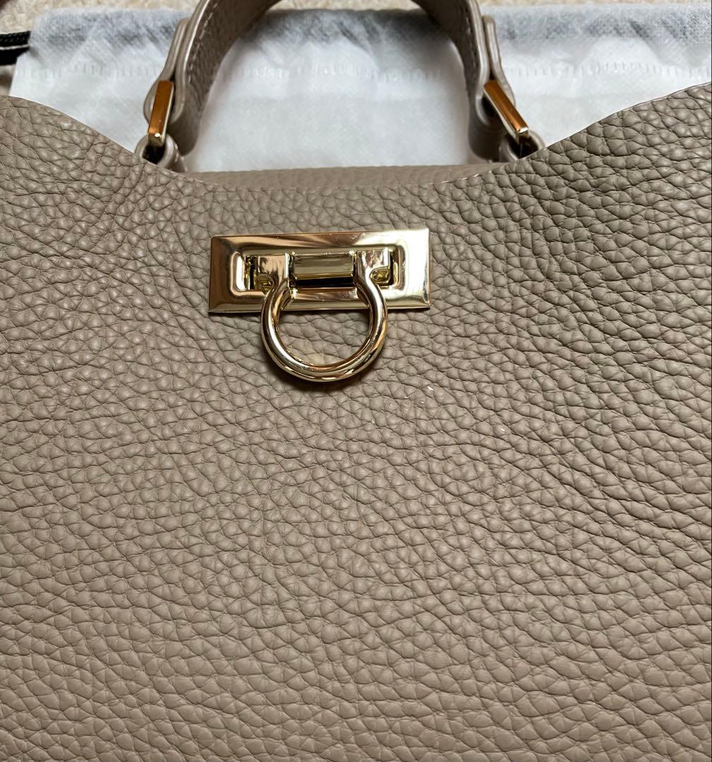 ヘイニ ベイビーマロエ 本革 ショルダーバッグ 2way グレージュ