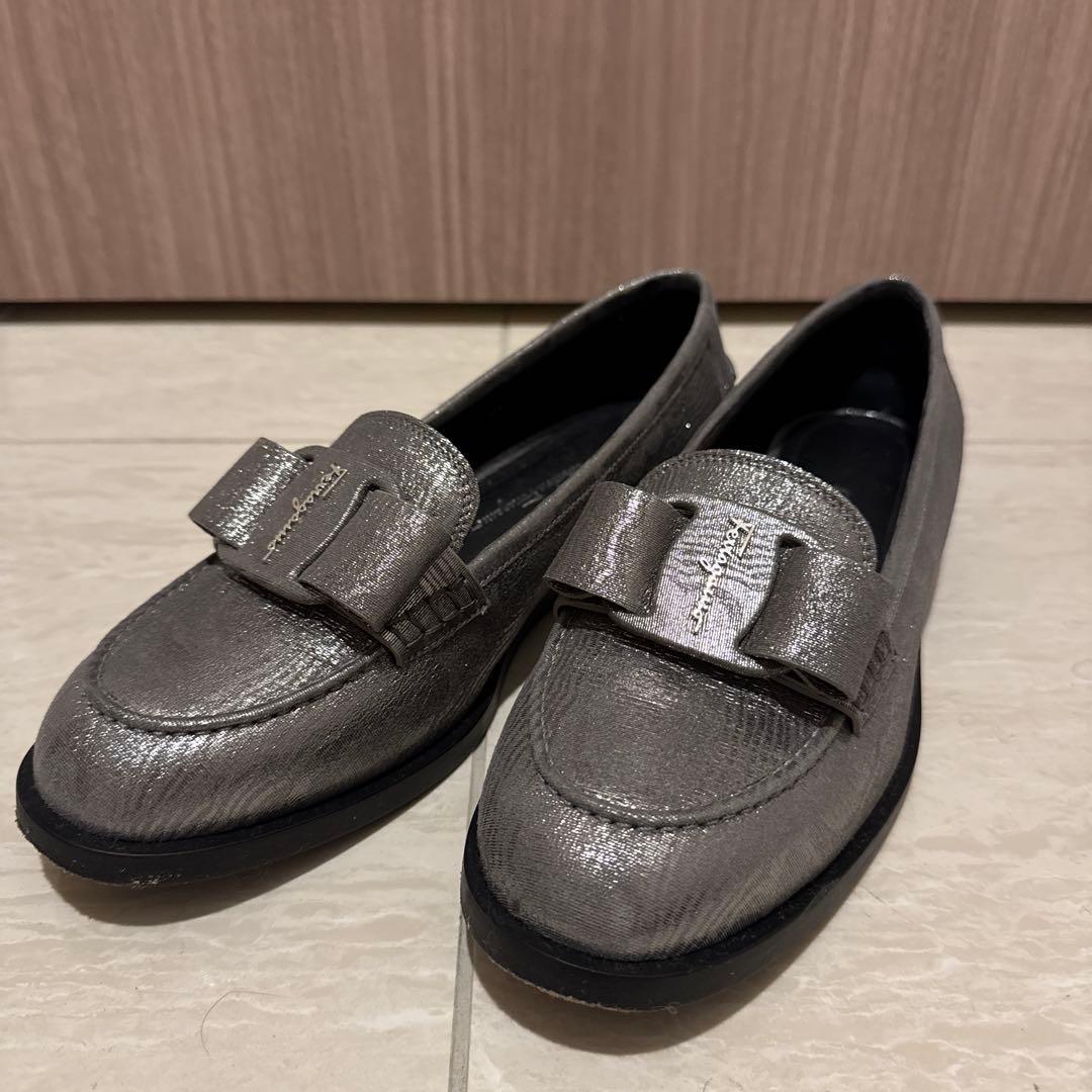 【美品レア】Ferragamo モカシン/ローファー リボン シルバー 25.5