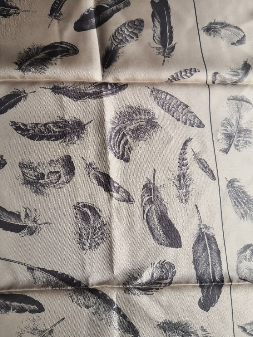 エルメス　HERMES　スカーフ　カレ90　羽根