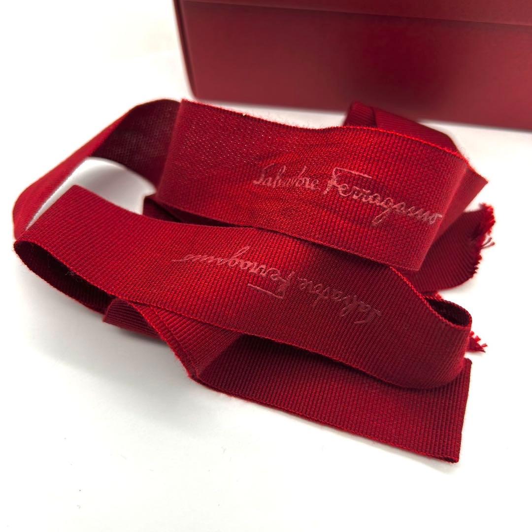 未使用 フェラガモ カチューシャ ブラック ヴァラ リボン ロゴ金具 黒色