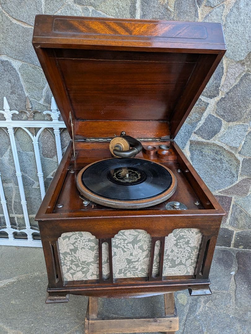 ヴィンテージ木製蓄音機