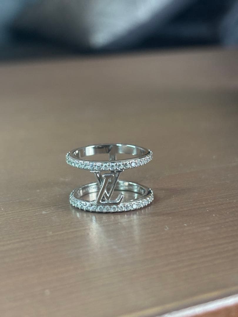 Louis Vuitton リング・LV アイコニック ストラス シルバーリング
