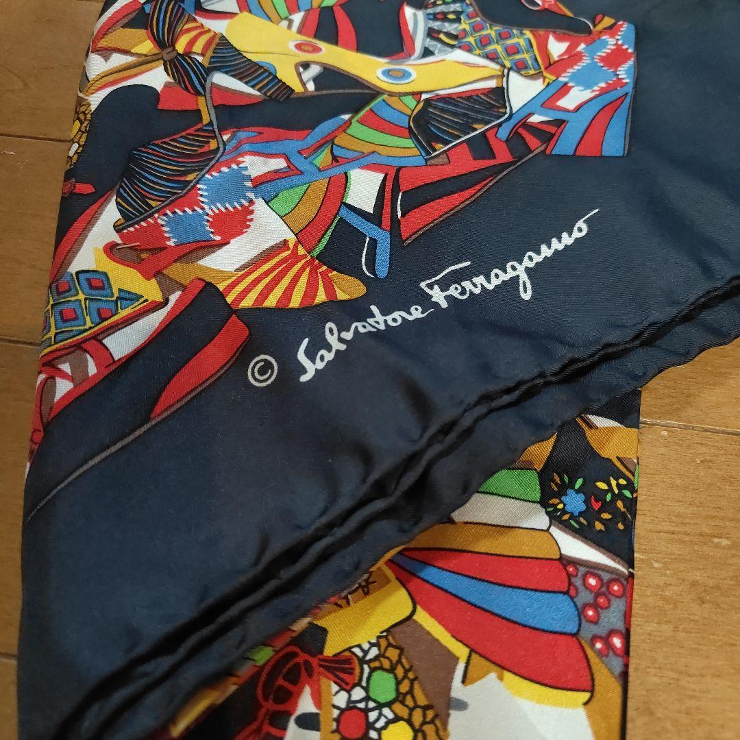 Salvatore Ferragamo ☆美品☆ネイビーシルクスカーフ