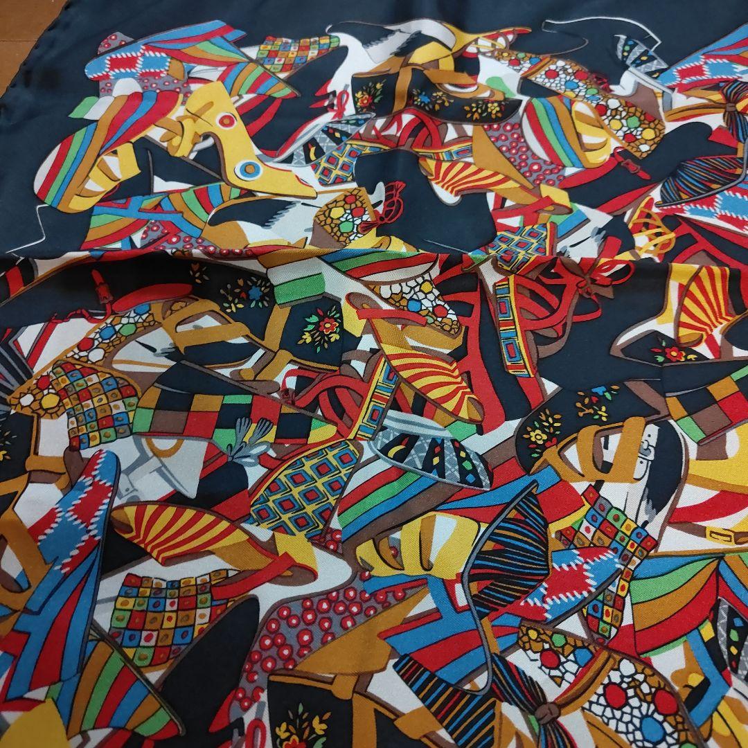 Salvatore Ferragamo ☆美品☆ネイビーシルクスカーフ