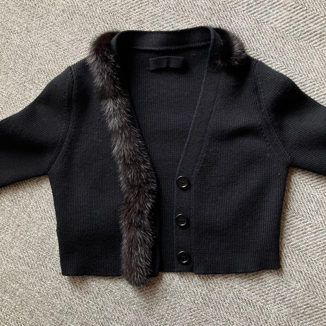 PRADAプラダ　ブラック ファー　ポンチョ　38