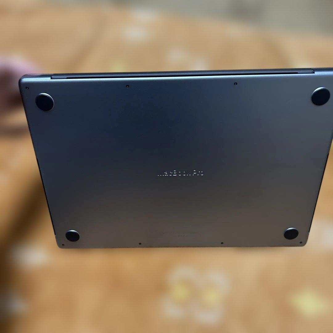 極美MacBookPro 16インチ M1 32/500GB 16コア充放電2回