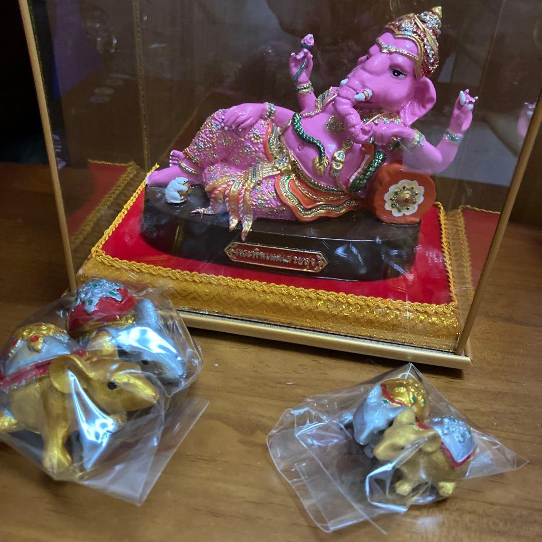 新品未使用】ピンクのガネーシャ タイ 置物 ＆スティッカー！ - メルカリ