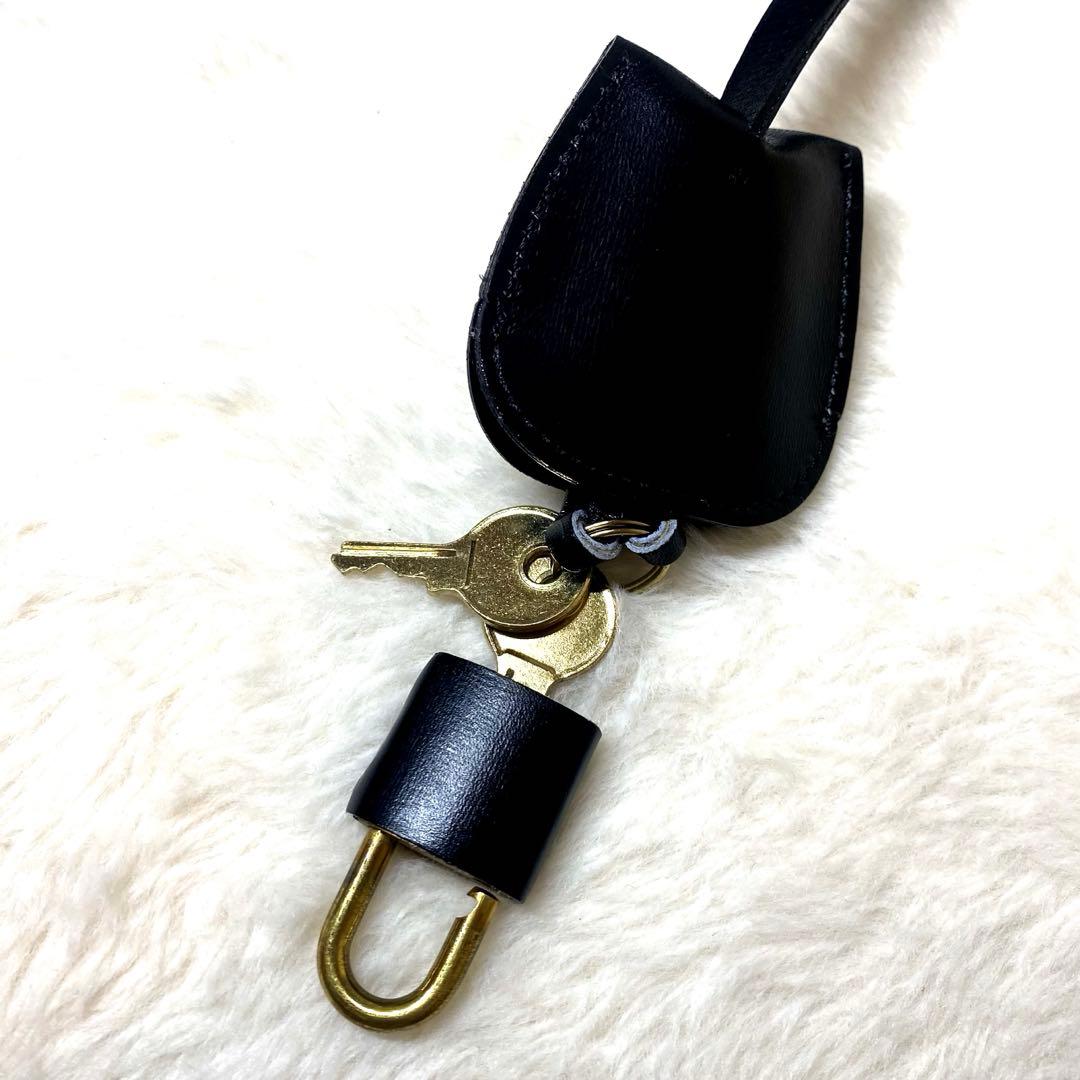 ハマノ 濱野皮革工藝 皇室 フォーマル ハンドバッグ 南京錠 カデナ 黒