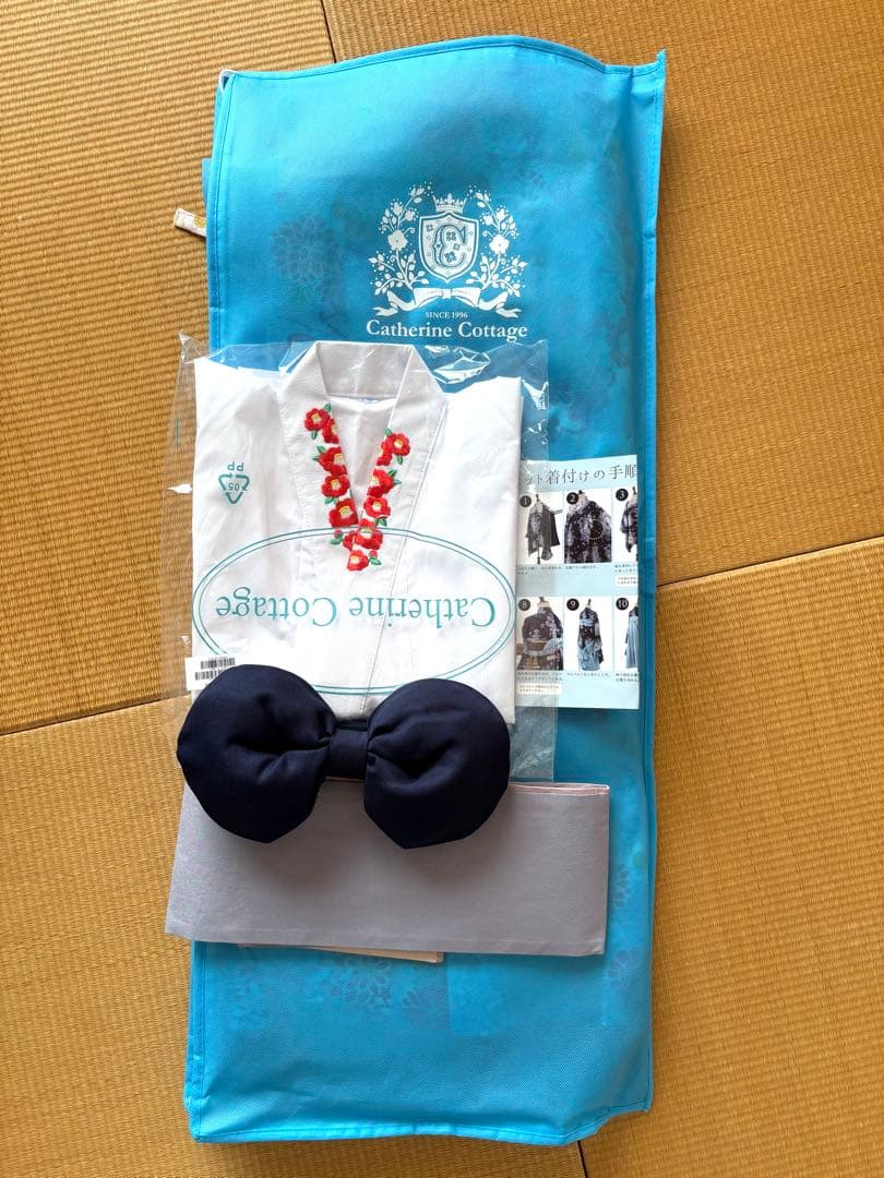 新品未使用 キャサリンコテージ簡単着付け袴セット半衿襦袢150㎝ 紺袴 花柄