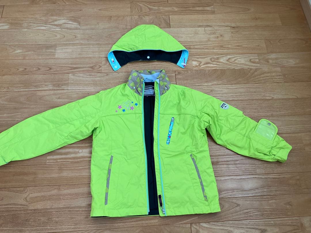 美品　スキーウェア上下　ニット帽セット　150cm ゴールドウィン