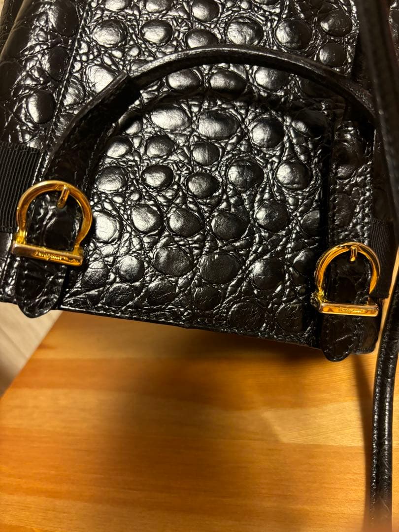 フェラガモ クロコヴァラ 型押しリュックサック