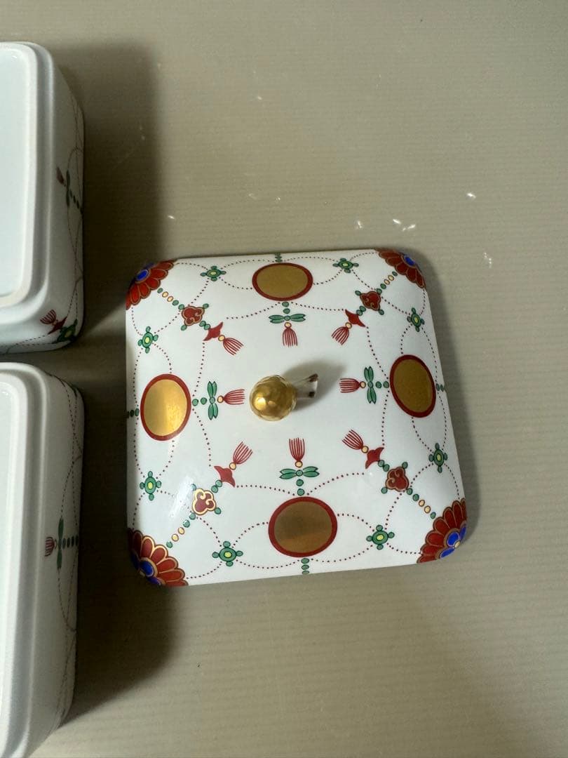 2513 希少 有田焼 其泉窯 角二段重 錦日輪赤玉瓔珞文 未使用 - メルカリ