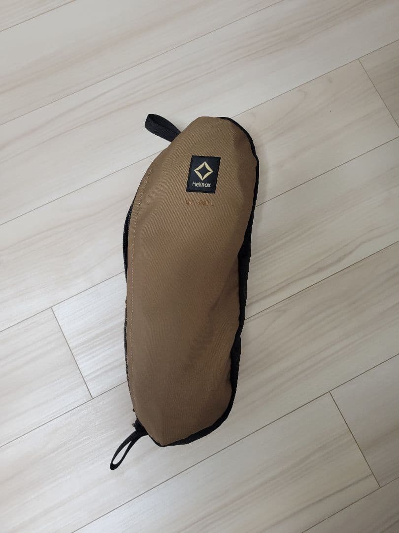 ヘリノックス　折りたたみ式アウトドアチェア ベージュ