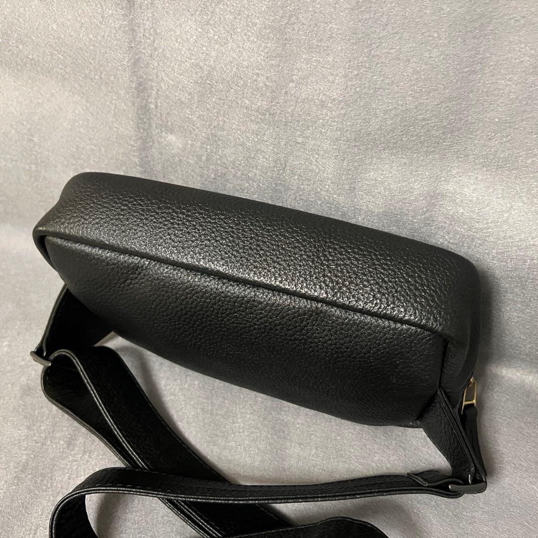 HushTug ボディバッグ