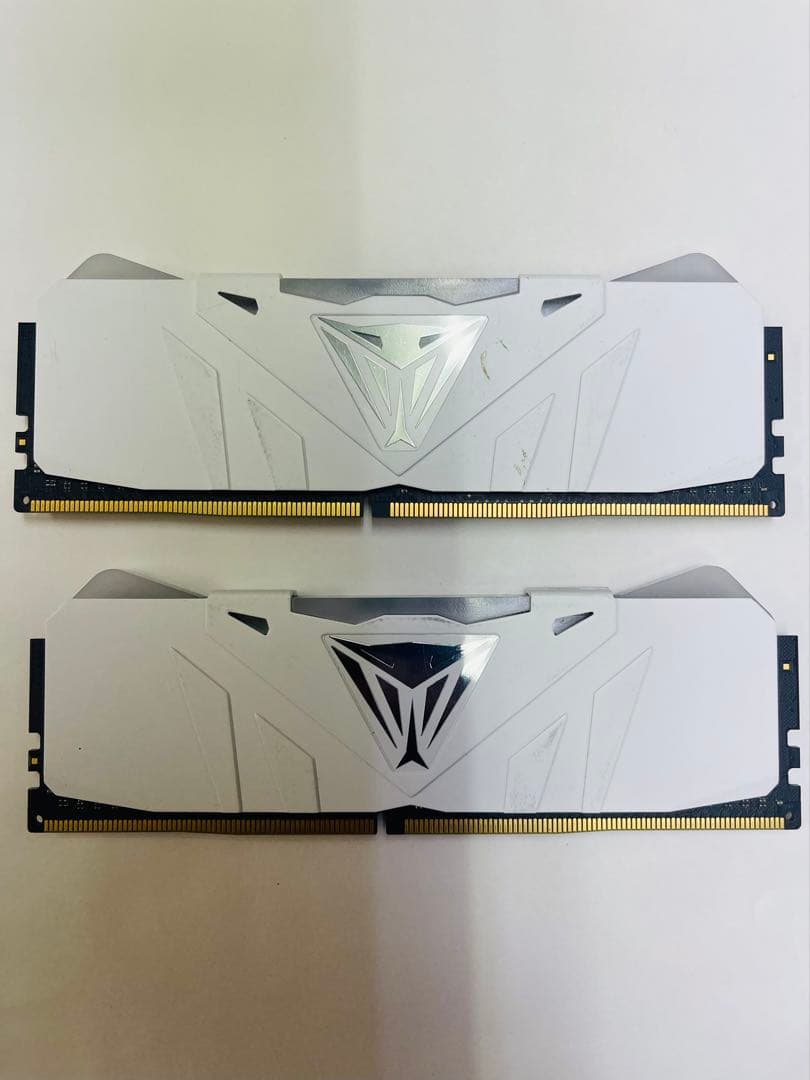 RGBイルミネーション搭載DDR4 3200MHz PC4-25600 16GB