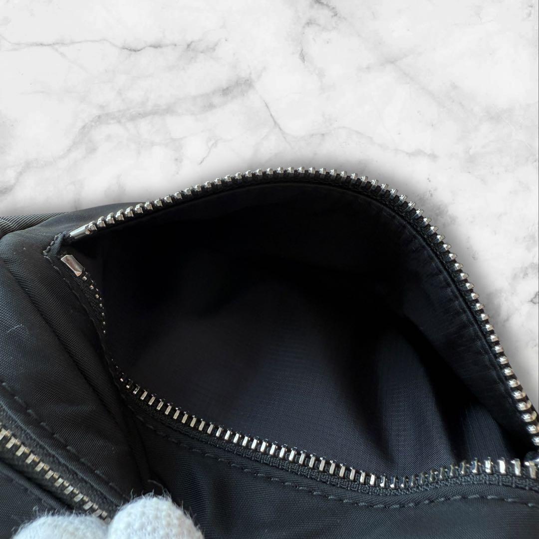 極美品　 バーバリー ボディバッグ ウエストバッグ　ブラック ロゴ