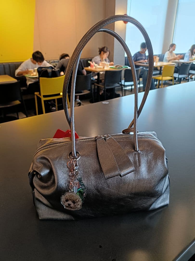 イアパピヨネロングハンドルボストンバッグシルバー 定価¥22,000